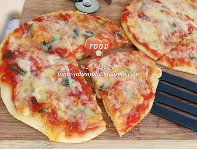 Thin Crust Pizza Margherita بيتزا مارجريتا رقيقة Thin Crust Pizza Margherita بيتزا مارجريتا رقيقة