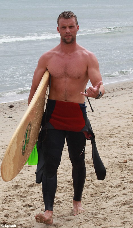 De niet-gelovige
 Waterman met zijn blote atletisch lichaam op het strand
