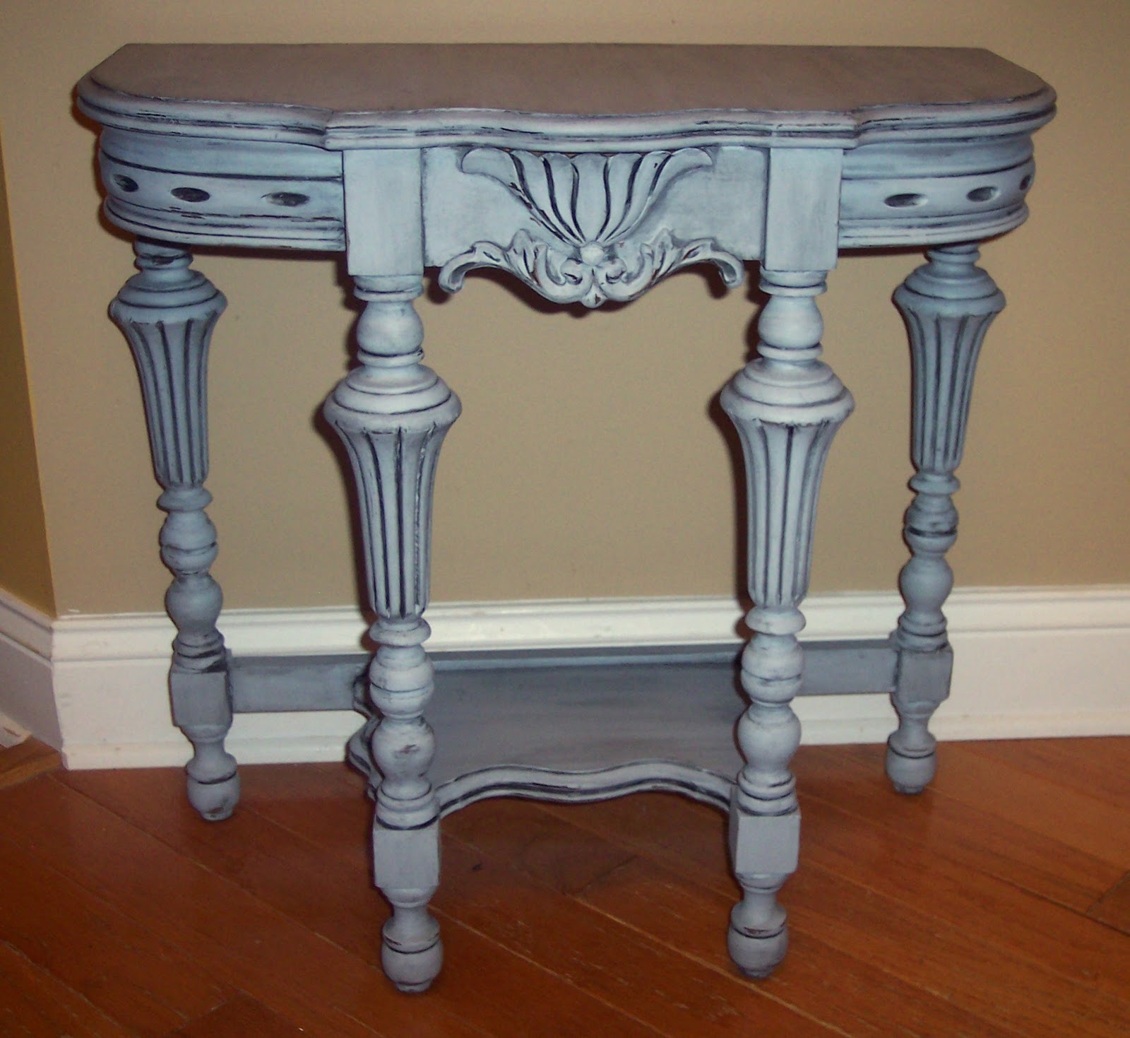 Uniquely Chic Furniture Gray Vintage Side Table