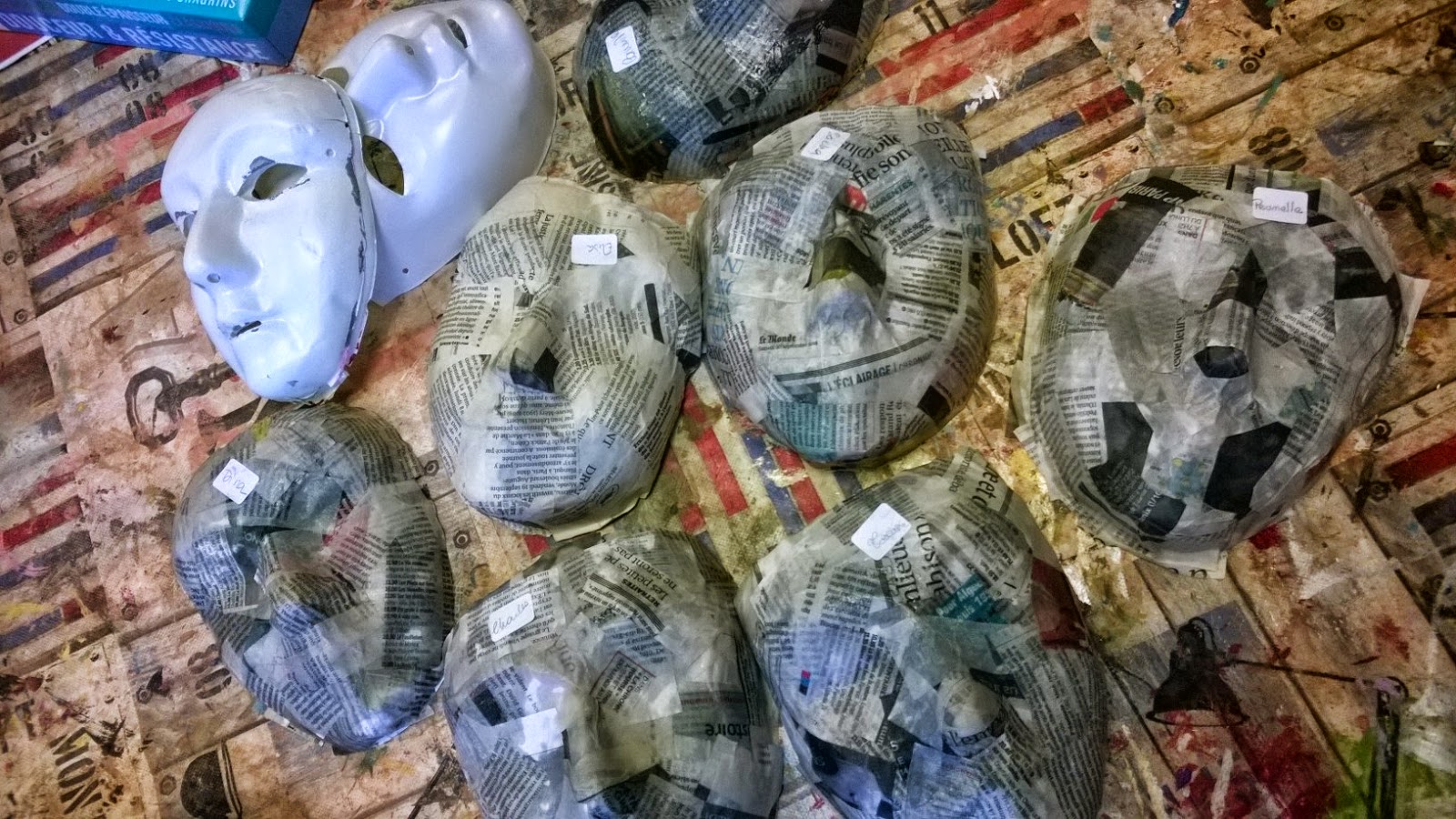 Masques en papier mâché l