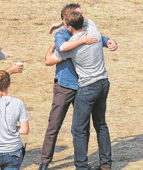 Крис Эванс здоровается с Даниэлом Брюлем