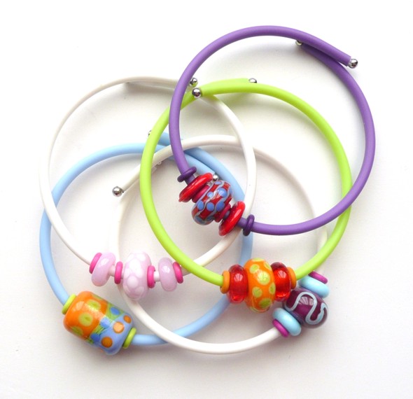 Lampwork Bead Jelly Bracelet Tutorial / The Beading Gem