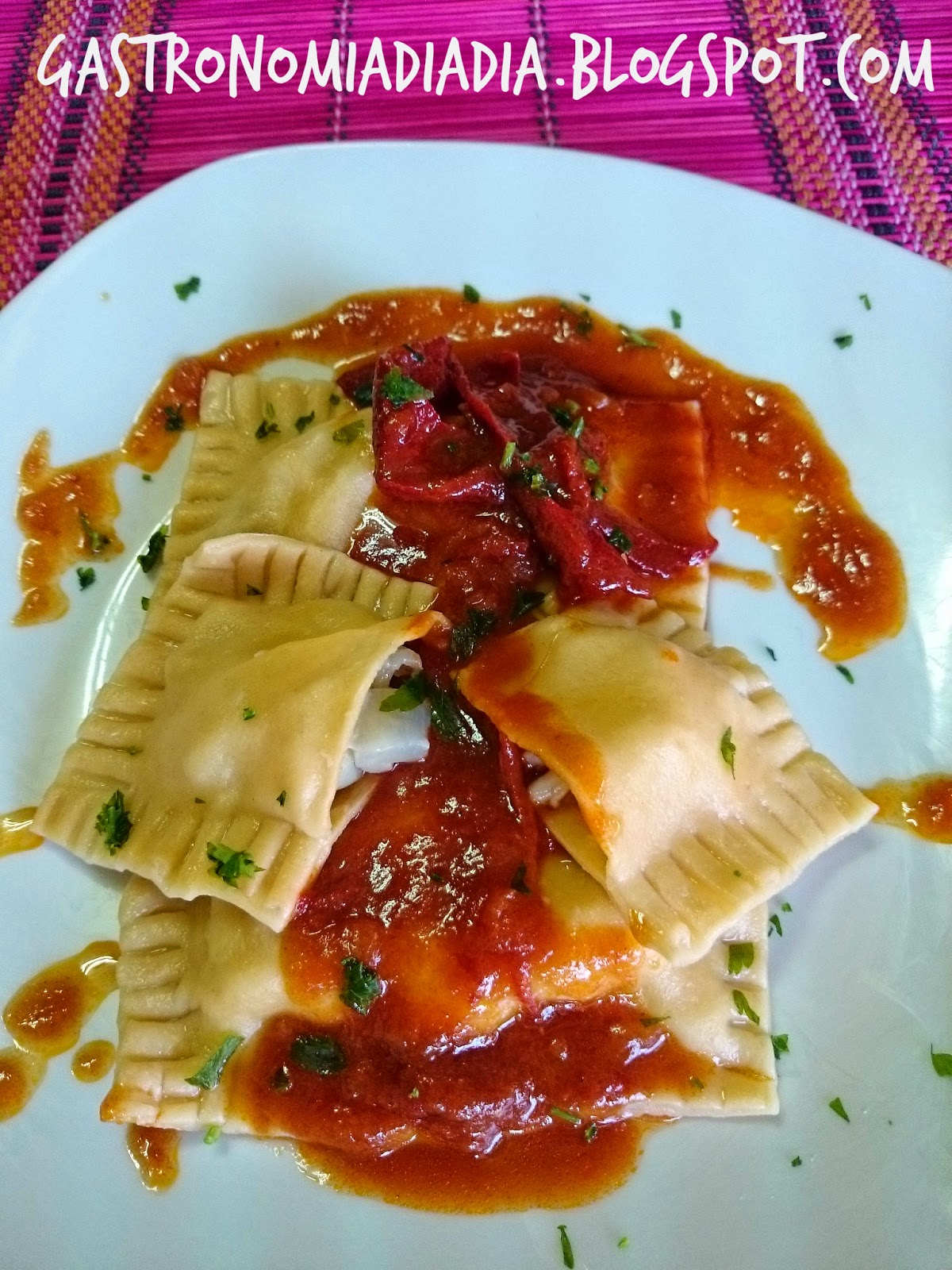 Pasta fresca Ravioli rellenos de manitas de cerdo