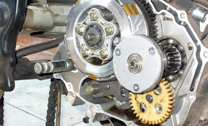 Tips dan Cara Mudah Buka Bak Kopling Sepeda Motor Tips dan Cara Mudah Buka Bak Kopling Sepeda Motor
