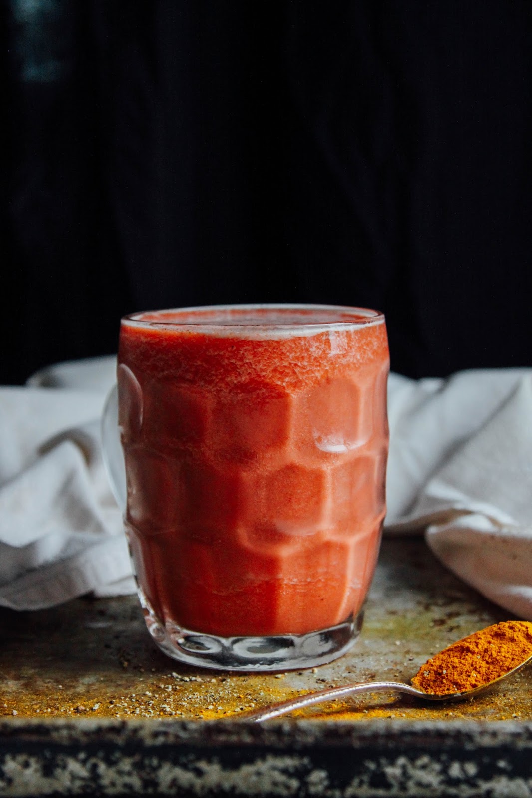 TURMERIC SMOOTHIE (DELICIOUS, DIFFERENT + GOOD 4 U) This Rawsome