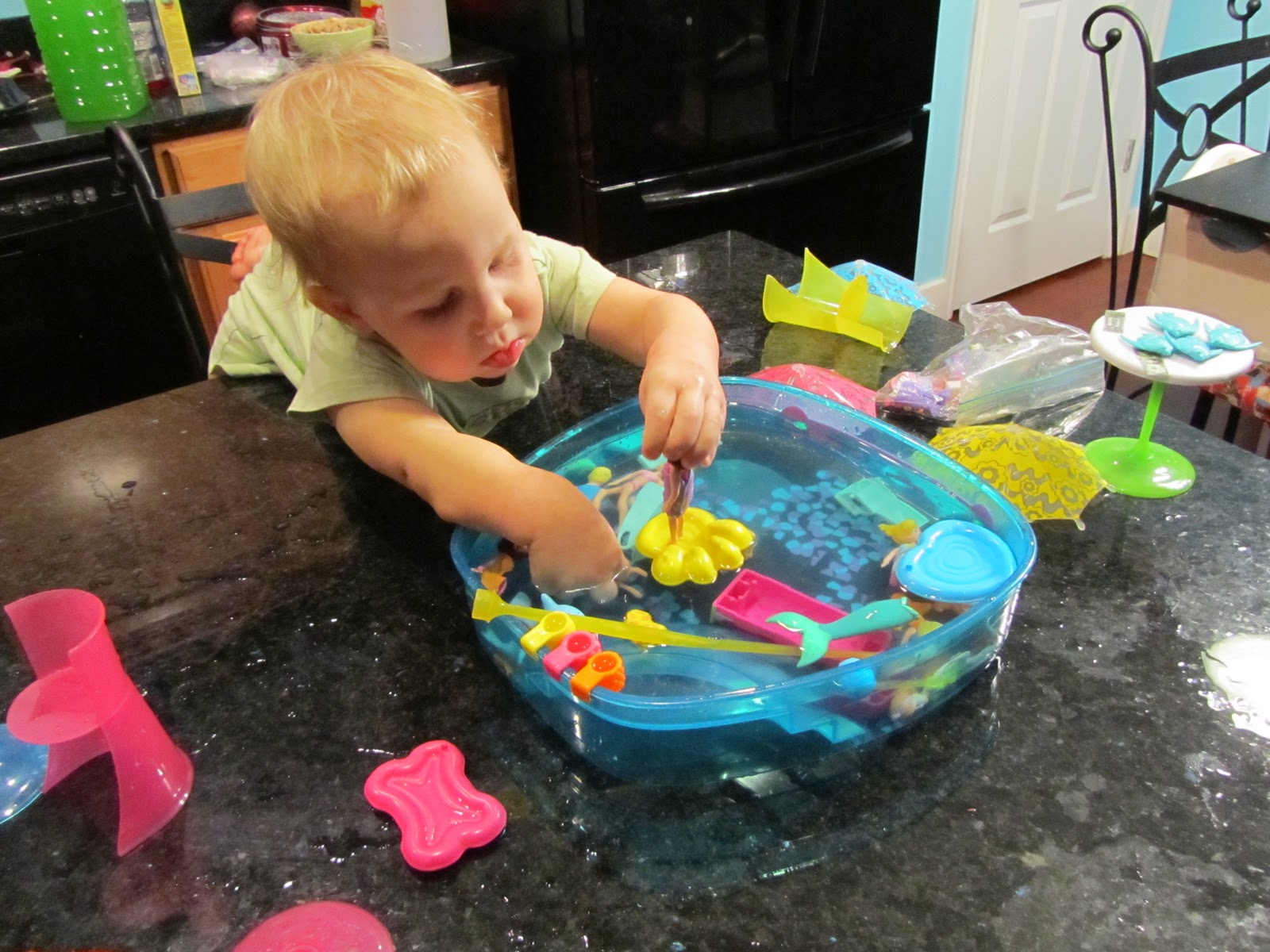 Slim Attack Polly Pocket Pool Party