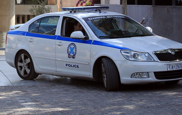 Έκανε τη ζητιάνα και έκλεβε κινητά Έκανε τη ζητιάνα και έκλεβε κινητά