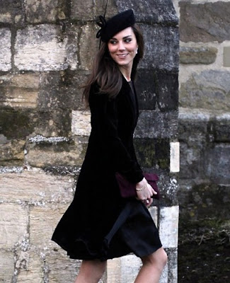 http://4.bp.blogspot.com/-nlQMked2_Gk/TbZAcM6yiiI/AAAAAAAAGyc/7JwszSdDMZ4/s400/dise%25C3%25B1ador+vestido+de+novia+kate+middleton+2.bmp