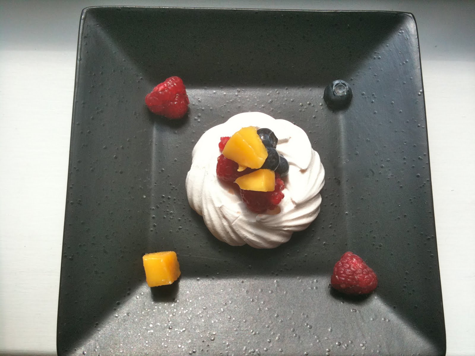 Petites Meringues aux fruits rouges et mangue Cuisine entre copines