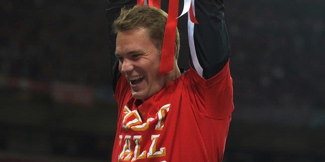 Neuer-Nowitzki Gelar Laga Amal Bengkalis Pos