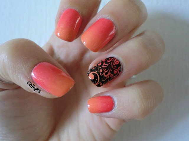 Nail art - Sfumature arancioni - step 2 - foto senza flash