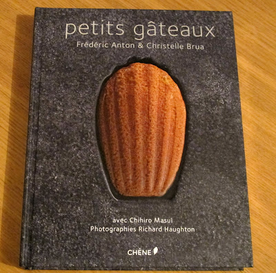 Christelle Brua, du Pré Catelan : couverture de Petits Gâteaux