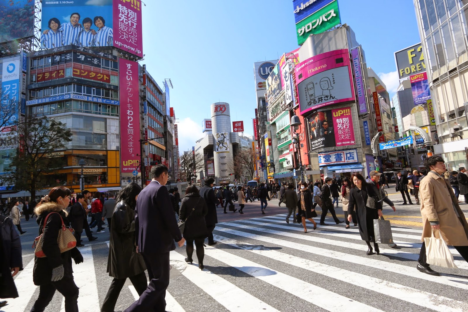 Shibuya 109 mall on the far left while Center Gai is situated on the right which is popular with stores, boutiques, restaurants and bars in Tokyo, Japan Shibuya 109 mall on the far left while Center Gai is situated on the right which is popular with stores, boutiques, restaurants and bars in Tokyo, Japan