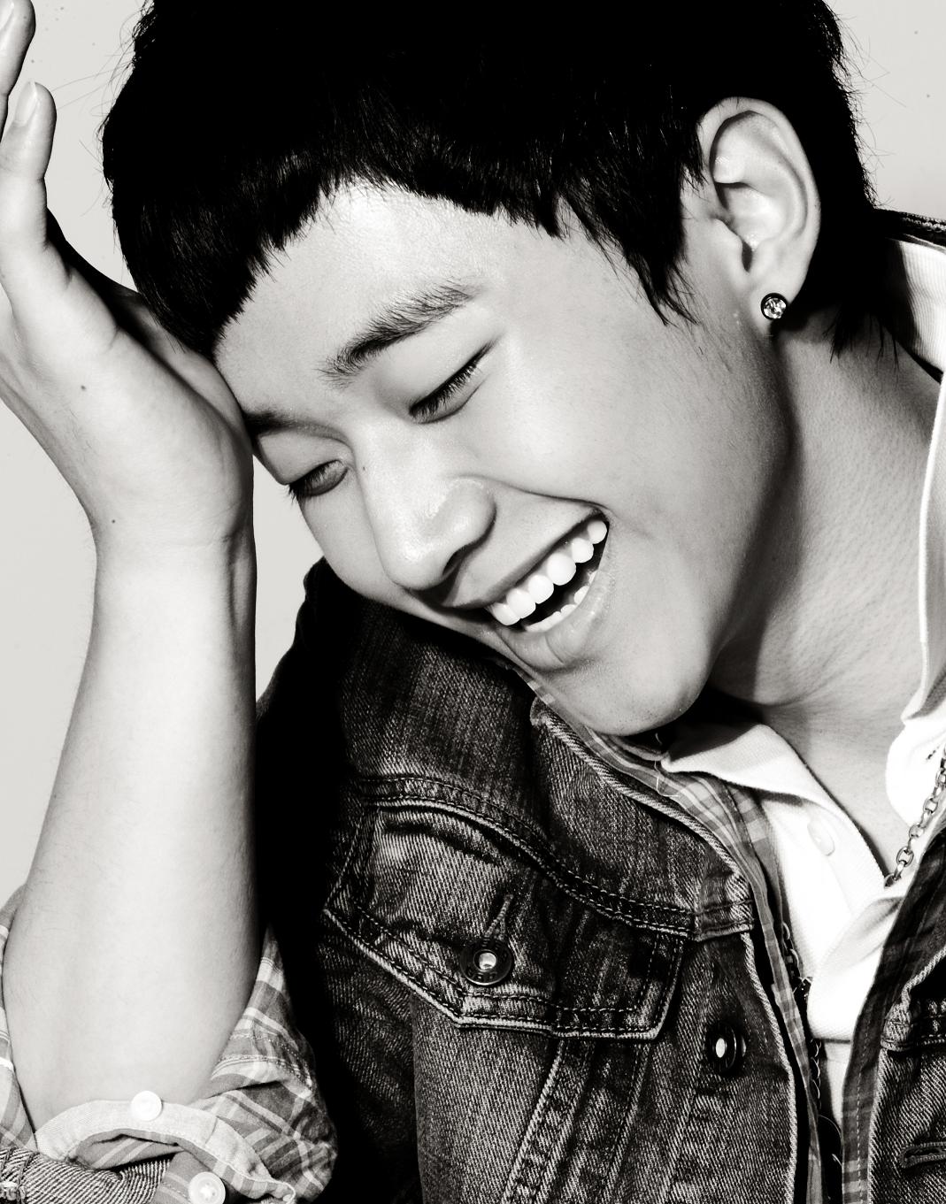 http://4.bp.blogspot.com/-npNHxRqJGv4/TaP0rt6SPlI/AAAAAAAAAJE/C96OKFWscKc/s1600/2pm-junho.jpg