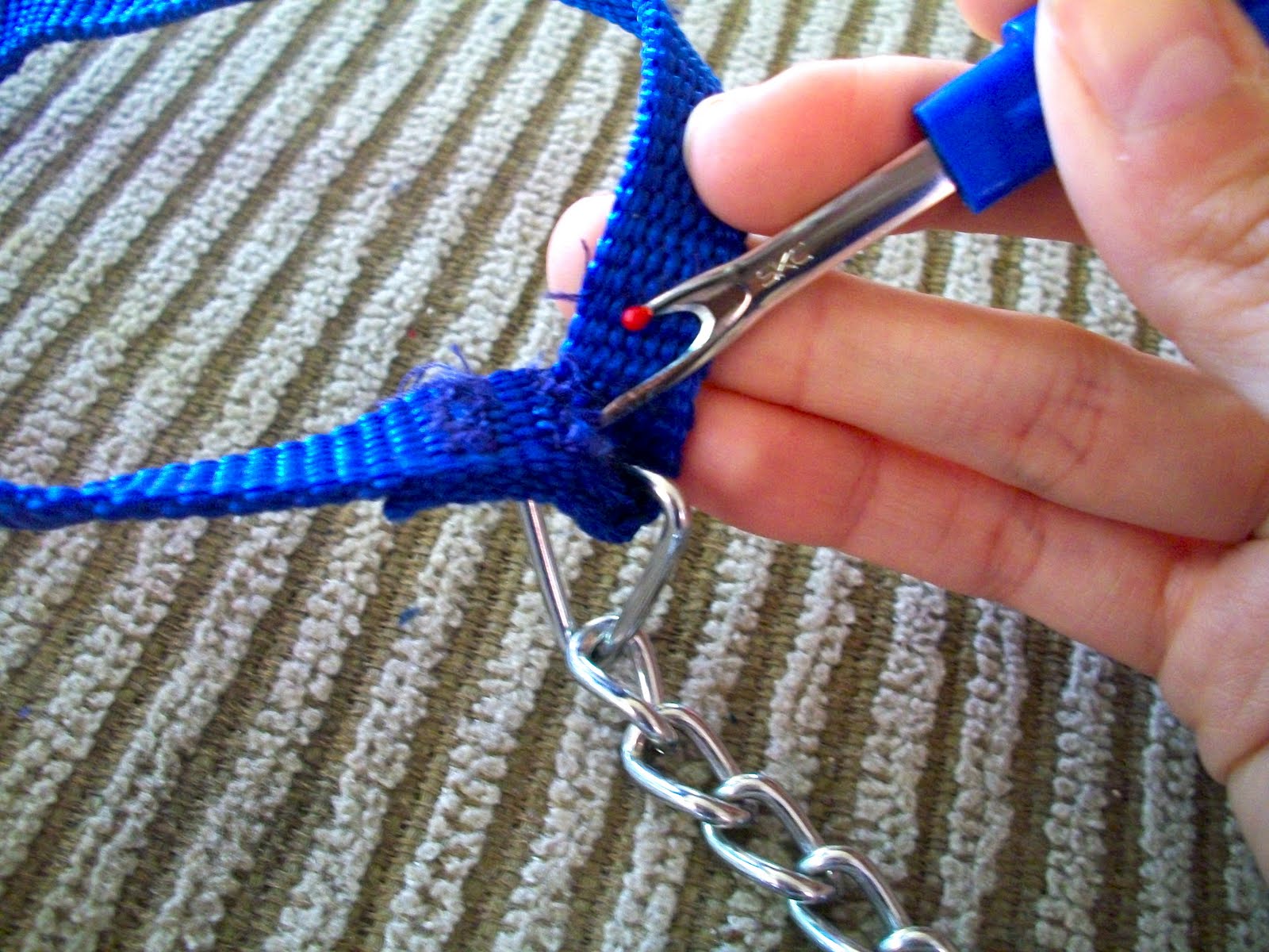 THE SISTERS BLOG The Dog Chain necklace tutorial...