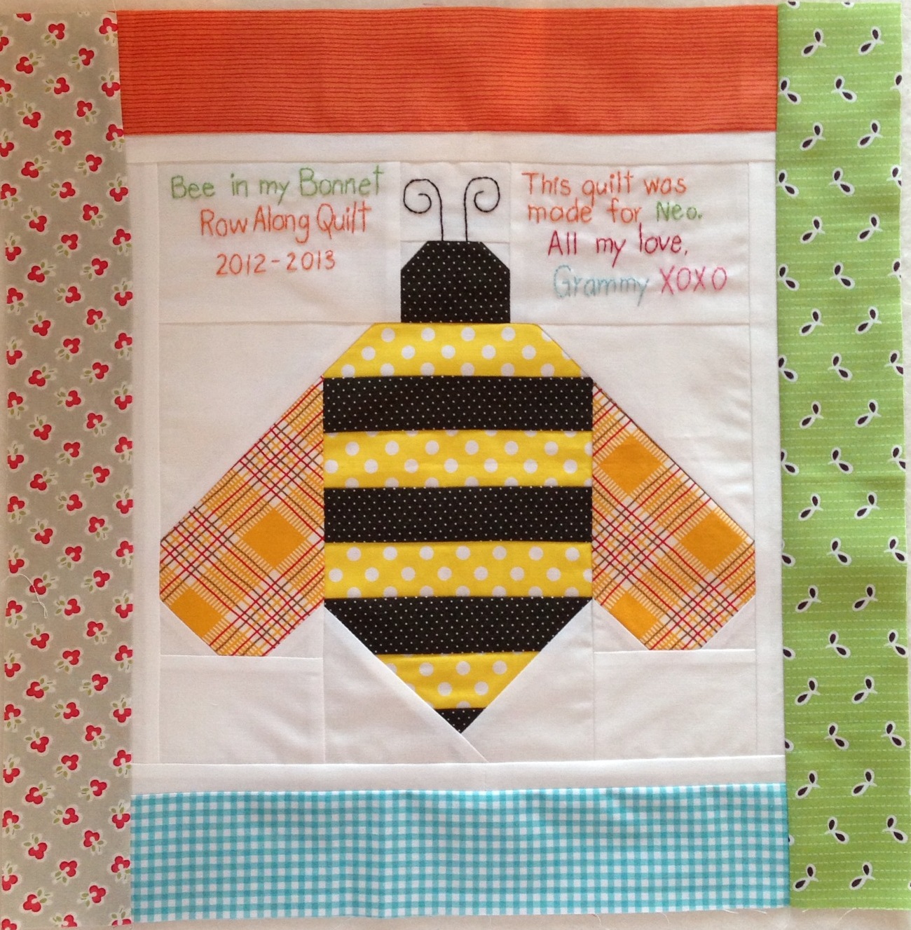 dream quilt create Bee in my Row Along, bee quilt label