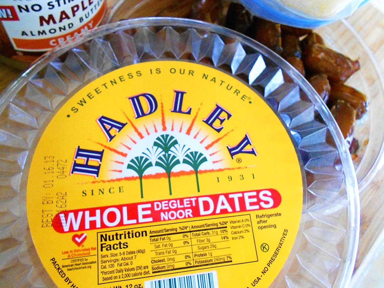 Fabulous Flexitarian Frosty Deglet Noor Nut Milk (In 15 seconds!)