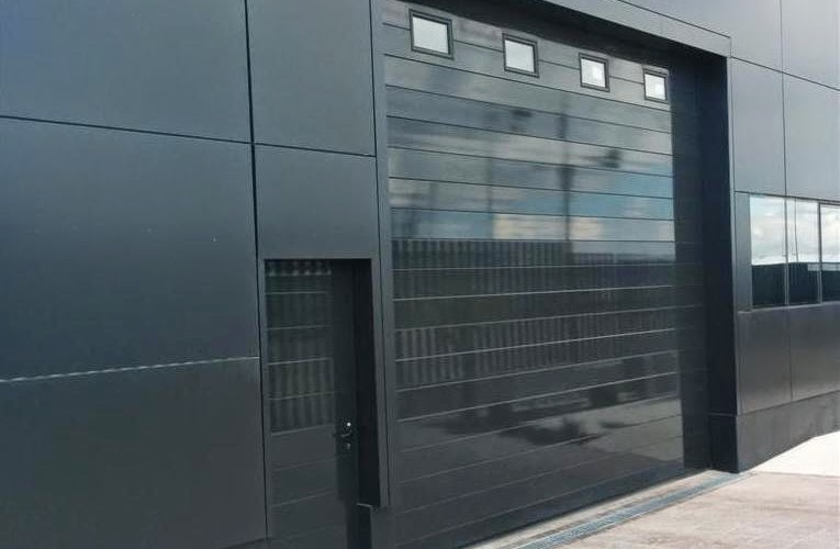 Puerta seccional de Aluminio Extrusionado ~ Carpintería Metálica Lozano