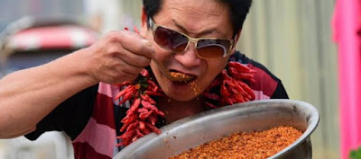 "I just eat chilies to freshen up my breath" 12179574 10206984979875863 502436729 n Be Amaze: Meet the superhuman CHILI KING from China.