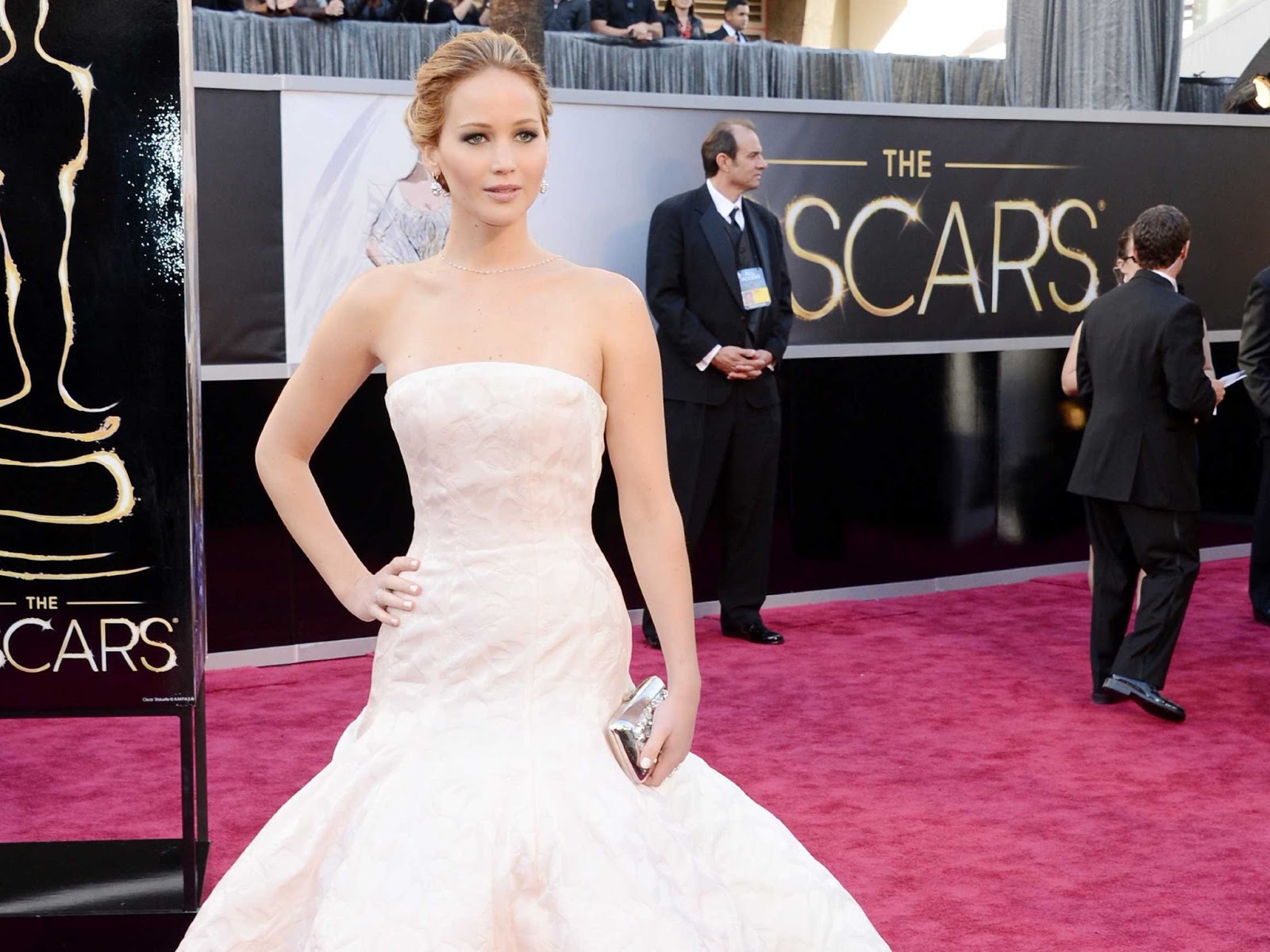 http://4.bp.blogspot.com/-ns5lNjvPvW4/US2s1aycVRI/AAAAAAAABsA/csNGIQYFNio/s1600/jennifer-lawrence-oscars-2013.jpg