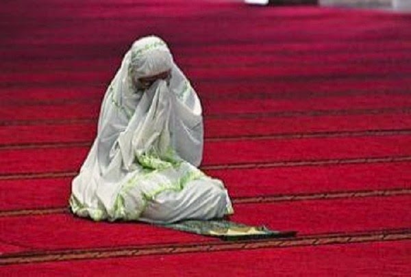 Air Mata Istri Yang Mengubah Suami - Bulan Sabit Kembar