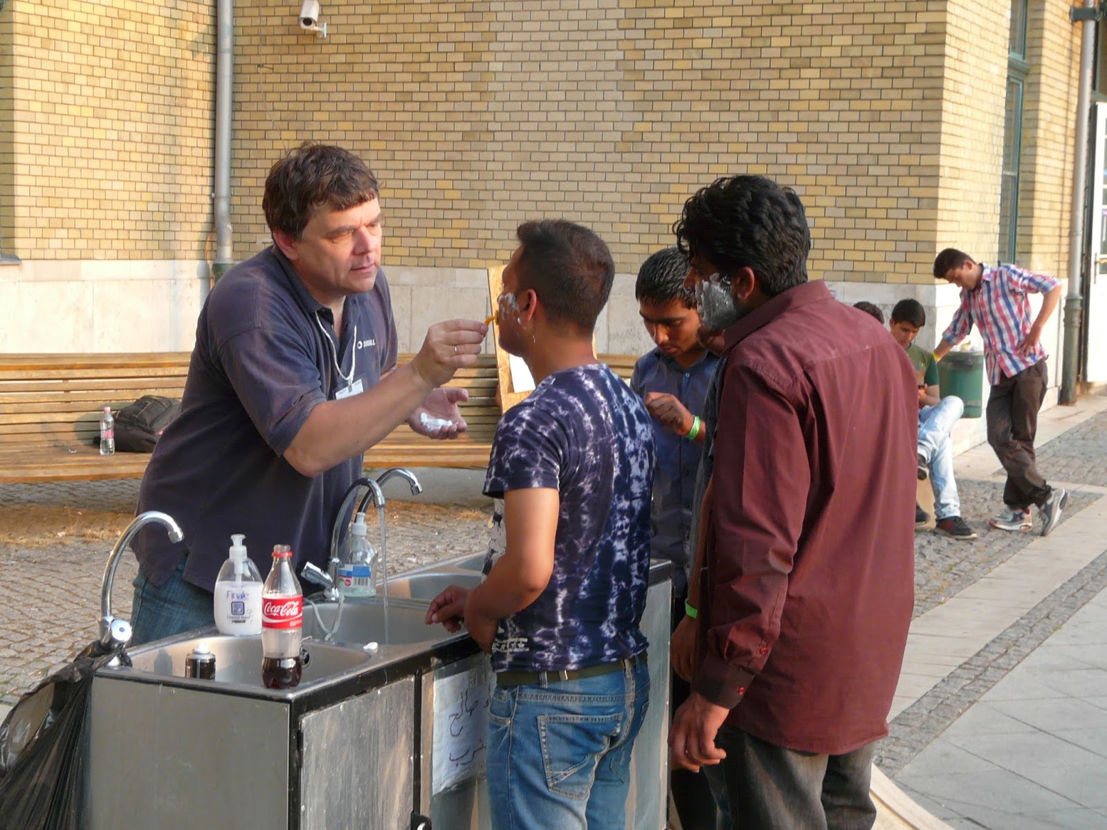Hungary and further: hek en hulp voor vluchtelingen in hongarije