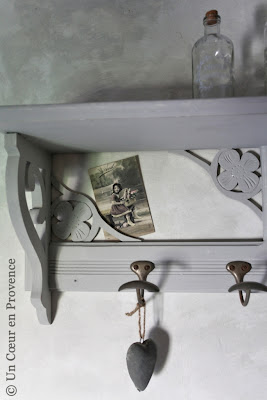 Detail of decoration in a bathroom of the Provençal guest house Un Coeur très Nature