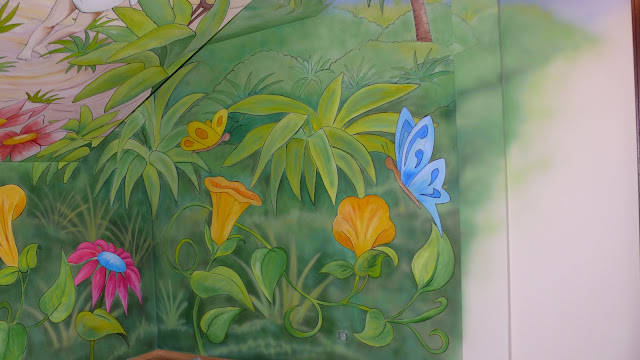 Malarstwo ścienne, kwiaty Künstlerische Wandmalerei Wandgemälde mural, aranżacja pokoju dziewczynki, inspiracje, warszawa