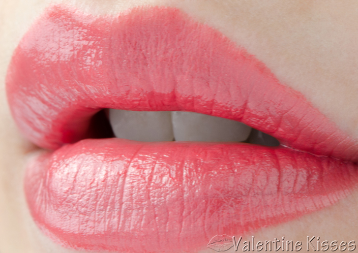 Valentine Kisses: Charlotte Tilbury K.I.S.S.I.N.G. Lipstick in shades Bitch  Perfect, Coachcella Coral: swatches, pics, review