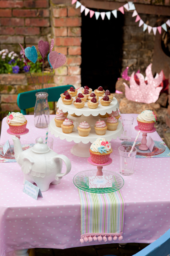 Juneberry Lane Glimmer & Glitz A Glittering New Trend for the Glamour