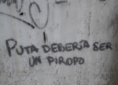 PIROPO. CUIDADO con los HUEVOS