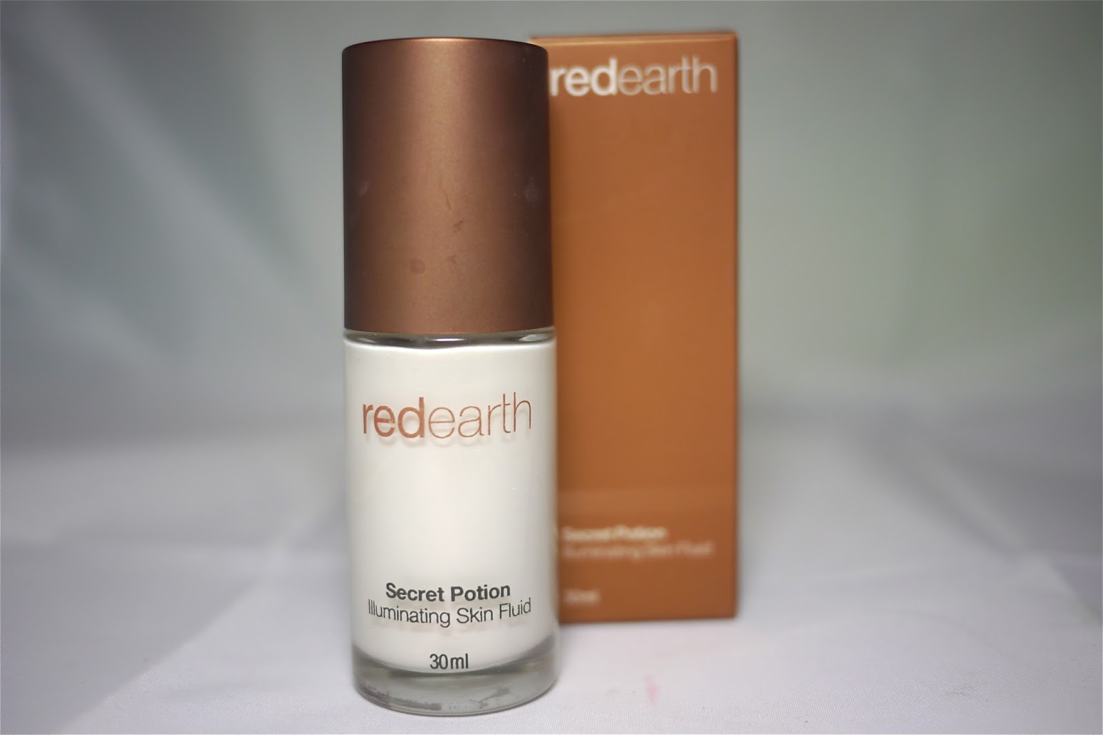 Born to Buy Red Earth Secret Potion Illuminating Skin Fluid in 01