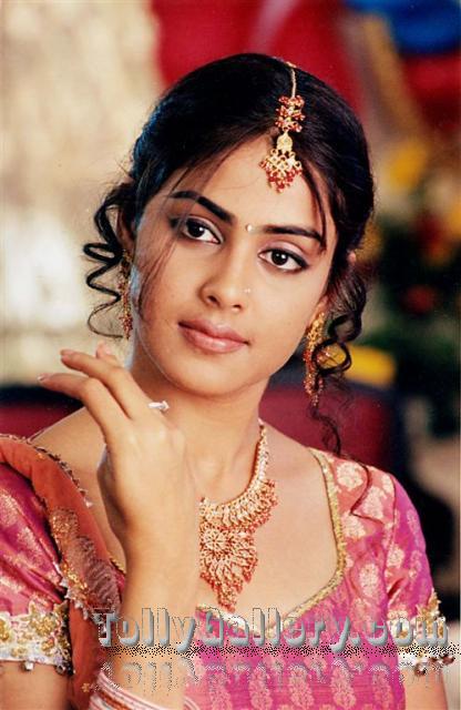 Dhee Wallpapers | Dhee Genilia Movie Stills | Telugu Movie Wallpapers