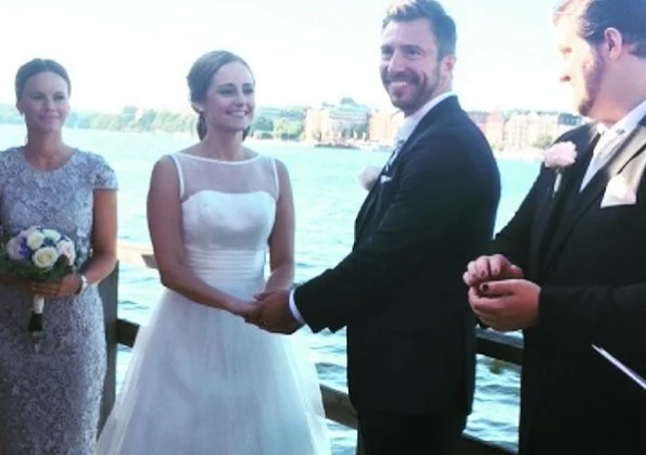 Lina Hellqvist and Jonas Frejd got married on a boat in Stockholm 