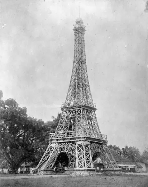 Menara Eiffel Bambu di Tasikmalaya Replika Menara Eiffel