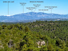 Els Rasos de Peguera i la Serra d'Ensija des de dalt del cim de Sant Genís Els Rasos de Peguera i la Serra d'Ensija des de dalt del cim de Sant Genís