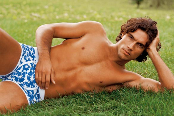 Ricos hombres en ropa interior