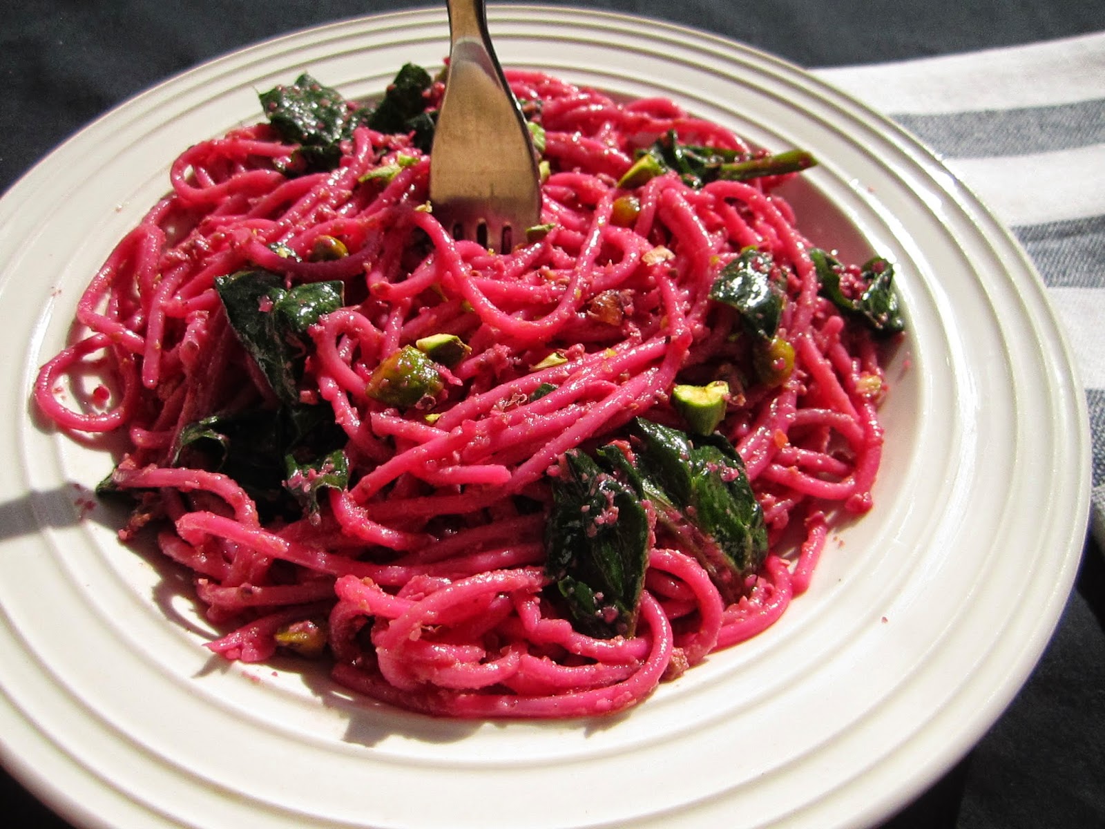 El restaurante del fin del mundo Espaguetis rosas con remolacha, dos