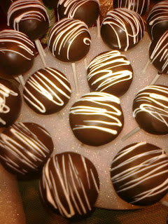 Chocolate Cake Pops With White Chocolate Drizzle Chocolate Cake Pops With White Chocolate Drizzle