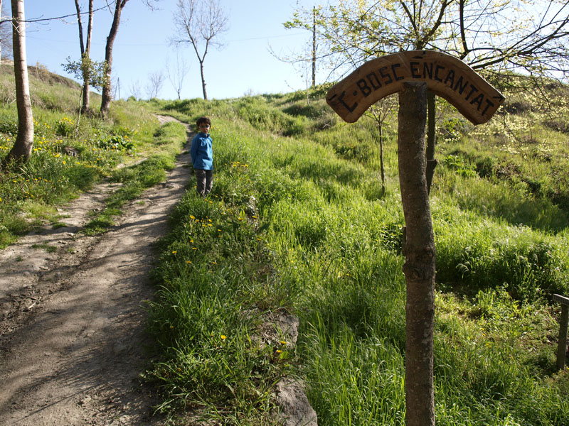 Con los niños a cuestas Creu de Gurb