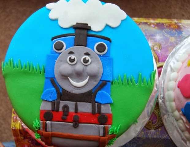Thomas the Train Cake {Cake Magic} Maple Leaf Mommy