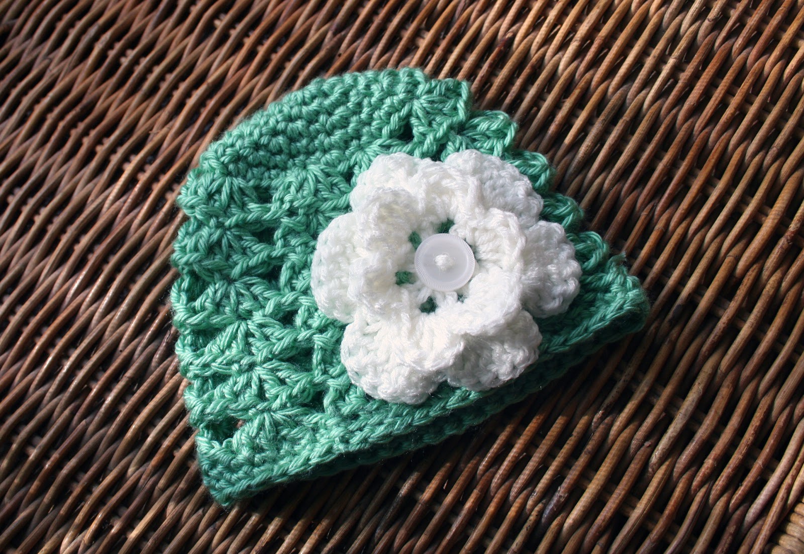 Tampa Bay Crochet: Crochet Baby Beanie with Flower
