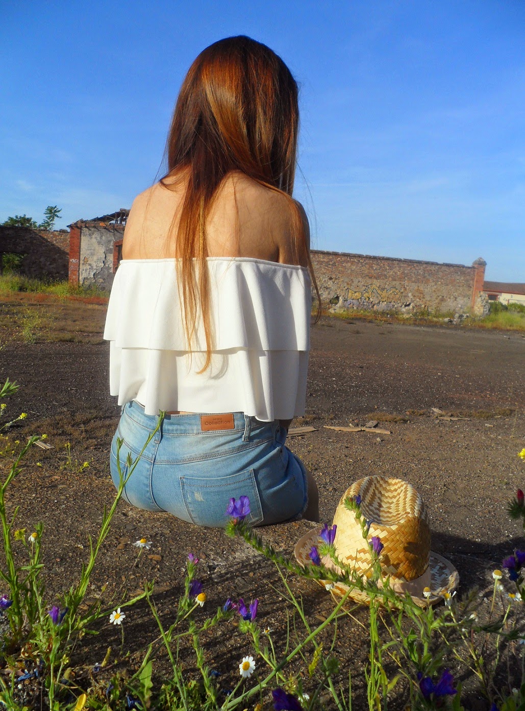 WHITE RUFFLED TOP WHITE RUFFLED TOP