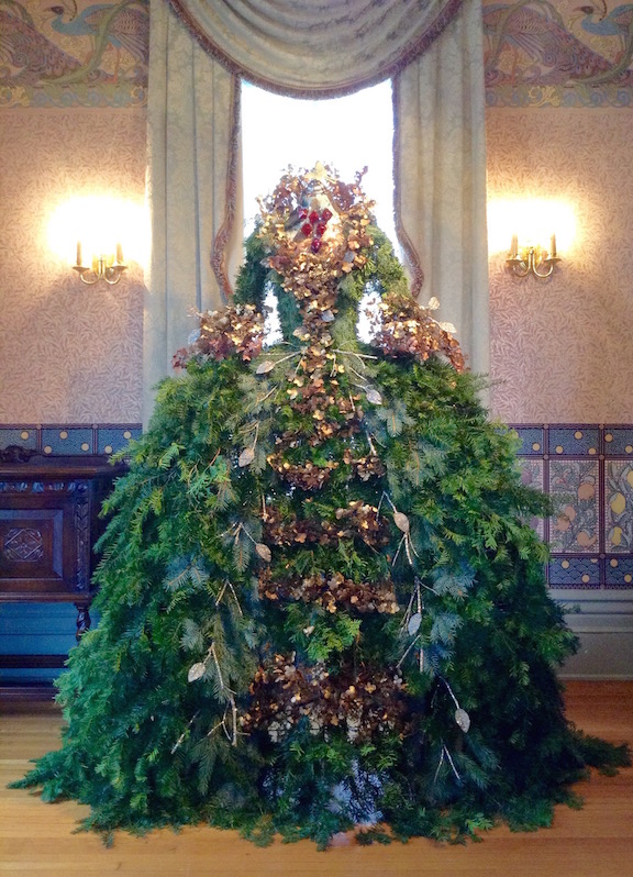 The Dusty Victorian Christmas Decoration 2015, Completed 18th