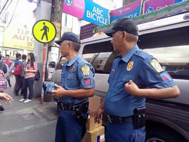 These Cops Stopped Motorists For The Most Unexpected Reason! Hands Down To These Cops! These Cops Stopped Motorists For The Most Unexpected Reason! Hands Down To These Cops!