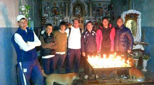 Plantel y jugadores de Gimnasia de Jujuy, cumplieron la promesa a la Virgen de Punta Corral. Plantel y jugadores de Gimnasia de Jujuy, cumplieron la promesa a la Virgen de Punta Corral.