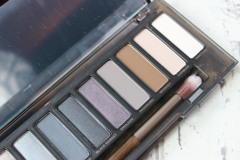 Urban Decay Naked Smoky eye shadow palette review