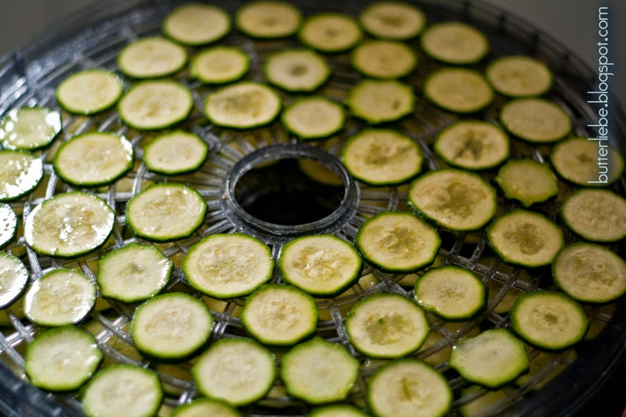 Butterliebe LCHF Blog : Rezept Zucchini-Chips aus dem Ofen oder Dörr-Automaten Butterliebe LCHF Blog : Rezept Zucchini-Chips aus dem Ofen oder Dörr-Automaten