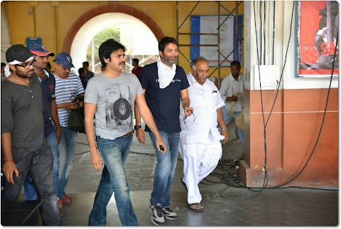 attarintiki daredi movie pawan kalyan hollister