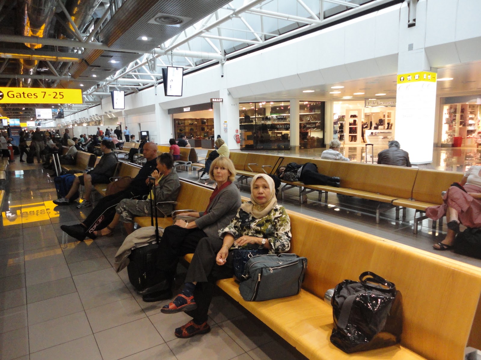 DUTAMAS SHOPPING AT TERMINAL 4, HEATHROW, LONDON AND BACK HOME TO